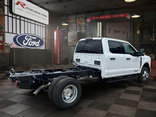 Oxford White 2026 Ford F-350 XLT