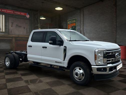 Oxford White 2026 Ford F-350 XLT