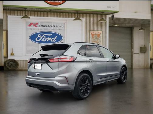 2022 Ford Edge SE