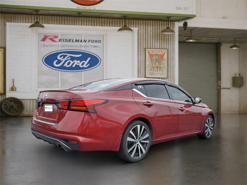 2022 Nissan Altima SR FWD