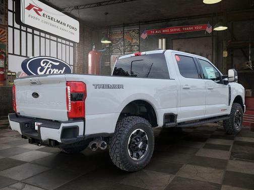 Avalanche 2026 Ford F-350 Lariat
