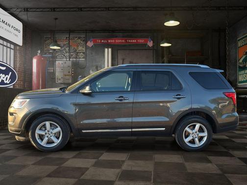 Magnetic 2018 Ford Explorer XLT