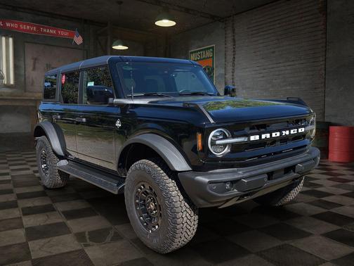 Shadow Black 2026 Ford Bronco Outer Banks