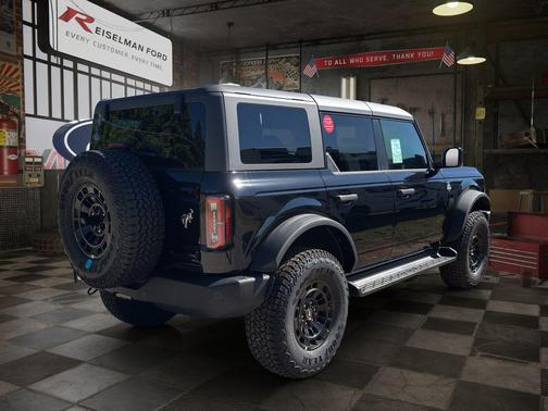 Shadow Black 2026 Ford Bronco Outer Banks