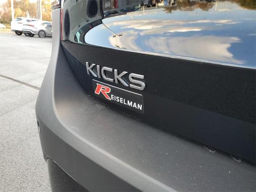 2025 Nissan Kicks SV