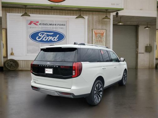 2025 Ford Expedition Platinum