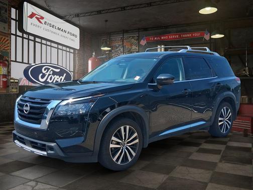 Super Black 2025 Nissan Pathfinder Platinum 4WD