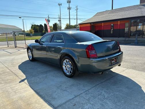 2005 Chrysler 300C Base