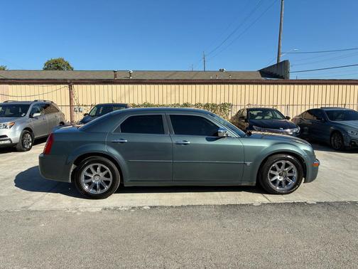 2005 Chrysler 300C Base
