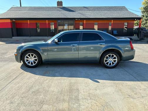2005 Chrysler 300C Base