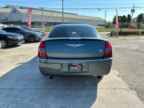 2005 Chrysler 300C Base