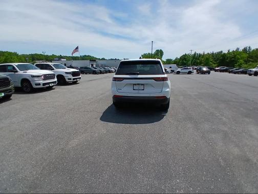 Bright White Clear-Coat Exterior Paint 2026 Jeep Grand Cherokee Altitude