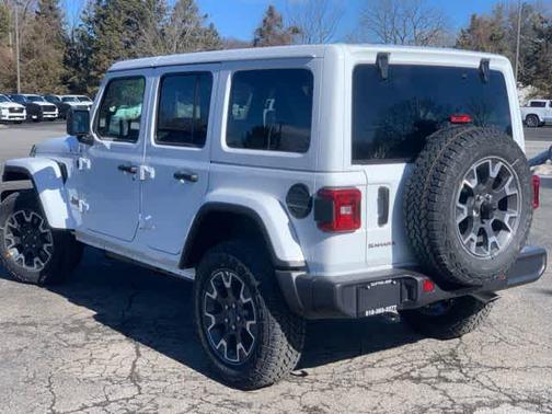 2025 Jeep Wrangler 4-Door Sahara 4x4
