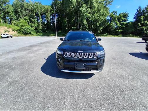 Diamond Black Crystal Pearlcoat 2026 Jeep Compass Limited