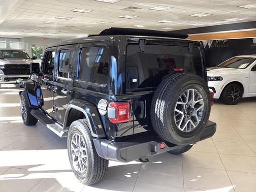 2025 Jeep Wrangler 4-Door Sahara 4x4