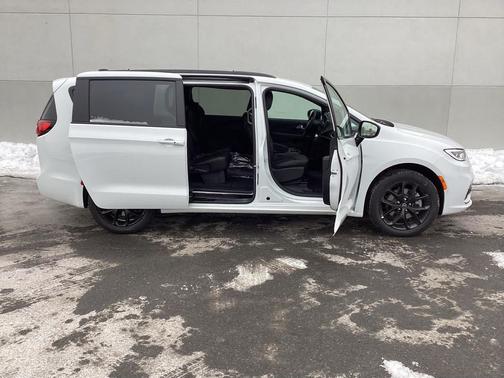 2026 Chrysler Pacifica L