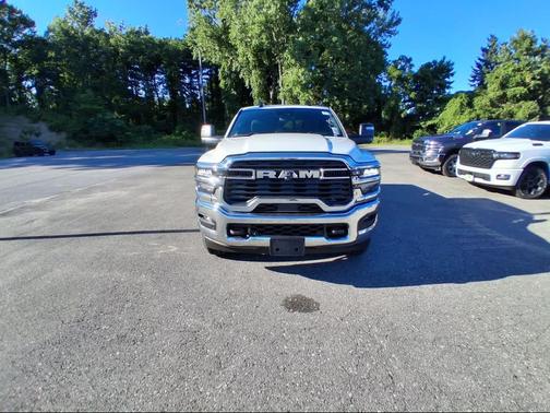 Bright White Clearcoat 2026 RAM 2500 Big Horn Crew Cab 4x4 6'4' Box