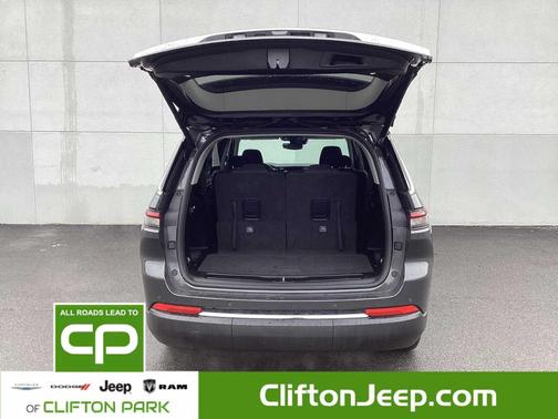 2022 Jeep Grand Cherokee L Laredo