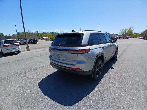 Silver Zynith Exterior Paint 2026 Jeep Grand Cherokee Limited