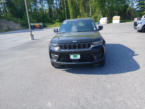 Diamond Black Crystal Pearl-Coat Exterior Paint 2026 Jeep Grand Cherokee Altitude