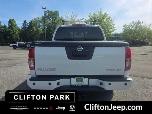 Glacier White 2017 Nissan Frontier PRO-4X