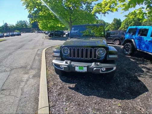 Black Clearcoat 2025 Jeep Wrangler 4-Door Sahara 4x4