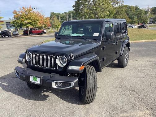 Black Clear-Coat Exterior Paint 2025 Jeep Wrangler 4-Door Sahara 4x4
