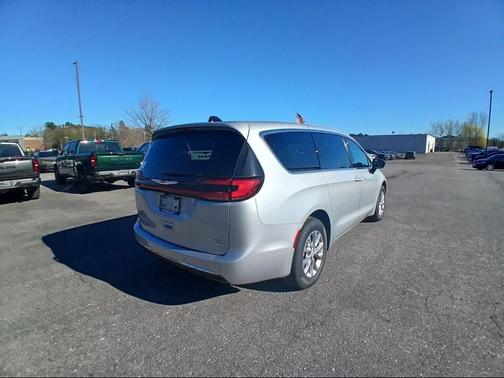 Silver Mist Clear-Coat Exterior Paint 2026 Chrysler Pacifica Limited