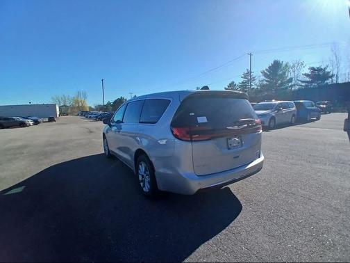 Silver Mist Clear-Coat Exterior Paint 2026 Chrysler Pacifica Limited