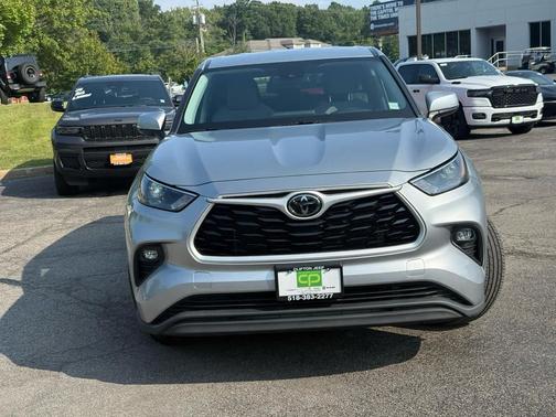 2022 Toyota Highlander LE