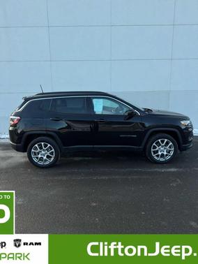 2022 Jeep Compass Latitude Lux