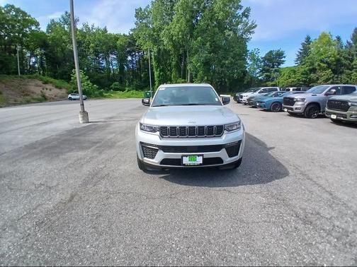 Silver Zynith Exterior Paint 2026 Jeep Grand Cherokee Limited