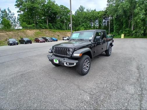 Black Clear-Coat Exterior Paint 2026 Jeep Gladiator Sport S