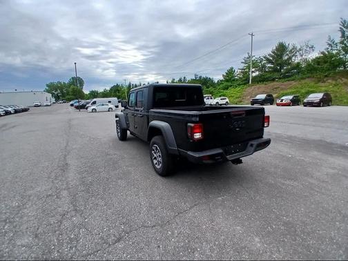 Black Clear-Coat Exterior Paint 2026 Jeep Gladiator Sport S
