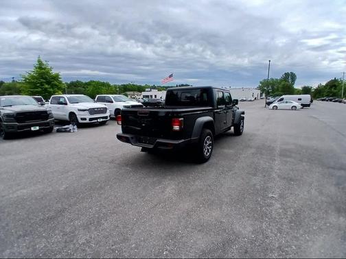 Black Clear-Coat Exterior Paint 2026 Jeep Gladiator Sport S