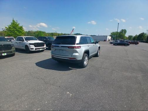 Silver Zynith Exterior Paint 2026 Jeep Grand Cherokee Altitude