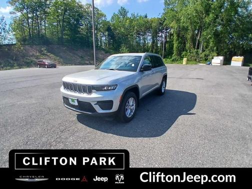 Silver Zynith Exterior Paint 2026 Jeep Grand Cherokee Altitude