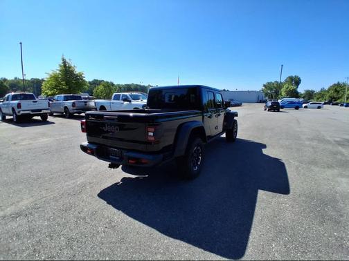 Black Clear-Coat Exterior Paint 2026 Jeep Gladiator Rubicon