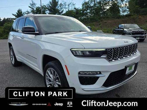 Bright White Clearcoat 2023 Jeep Grand Cherokee Summit