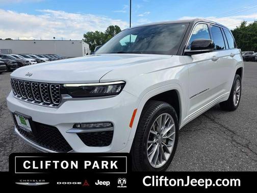 Bright White Clearcoat 2023 Jeep Grand Cherokee Summit