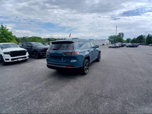 Steel Blue Exterior Paint 2026 Jeep Grand Cherokee Limited