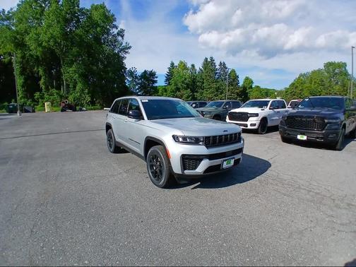 Silver Zynith Exterior Paint 2026 Jeep Grand Cherokee Altitude