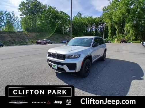 Silver Zynith Exterior Paint 2026 Jeep Grand Cherokee Altitude