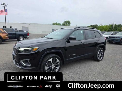 Diamond Black Crystal Pearlcoat 2022 Jeep Cherokee Limited