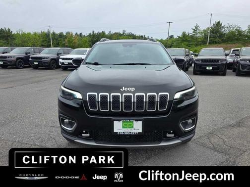 Diamond Black Crystal Pearlcoat 2022 Jeep Cherokee Limited