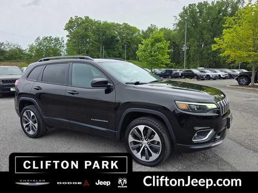 Diamond Black Crystal Pearlcoat 2022 Jeep Cherokee Limited