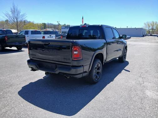 Diamond Black Crystal Pearl-Coat Exterior Paint 2026 RAM 1500 Big Horn/Lone Star
