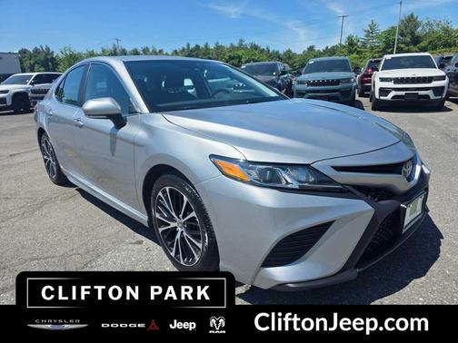Celestial Silver Metallic 2020 Toyota Camry SE