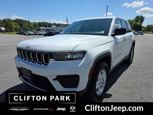 Bright White Clearcoat 2024 Jeep Grand Cherokee Laredo
