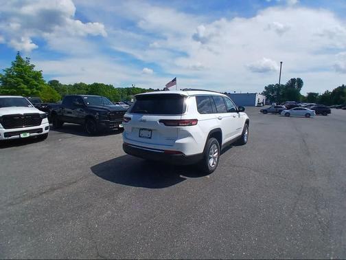 Bright White Clear-Coat Exterior Paint 2026 Jeep Grand Cherokee Altitude